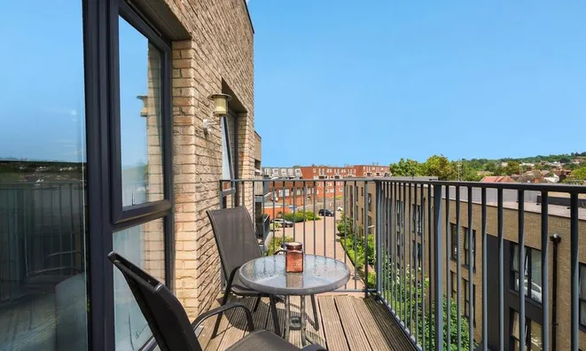 Недвижимость Woodley Crescent: 1