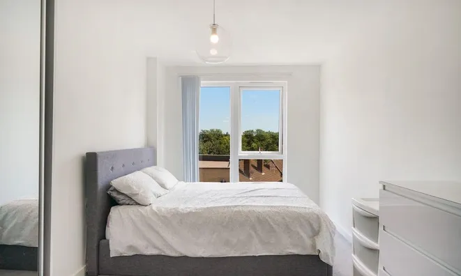 Недвижимость Woodley Crescent: 2