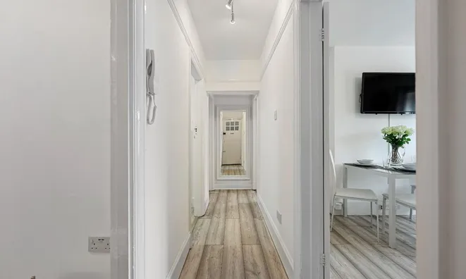 Недвижимость York Road, Acton: 1