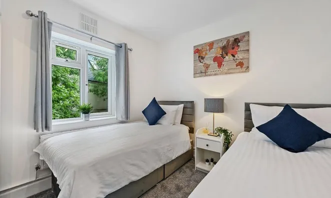 Недвижимость York Road, Acton: 3