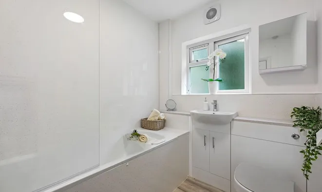 Недвижимость York Road, Acton: 4