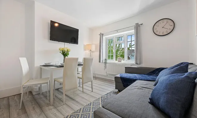 Недвижимость York Road, Acton: 7