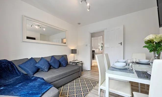 Недвижимость York Road, Acton: 8