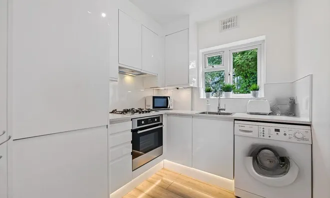 Недвижимость York Road, Acton: 9