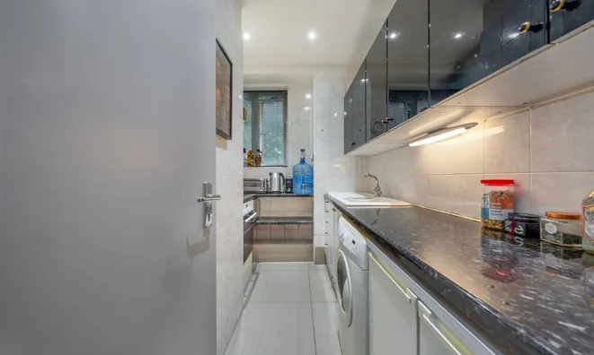 Недвижимость Grove Hall Court, Hall Road: 12