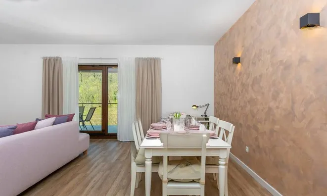 Недвижимость Семейный дом 180 м², Запад: 7