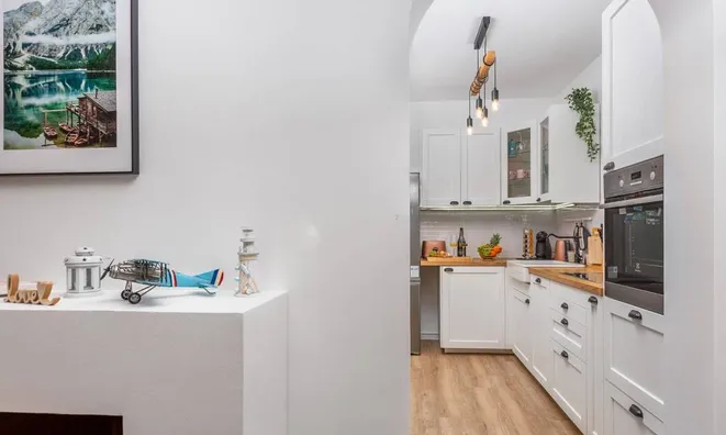 Недвижимость Семейный дом 180 м², Запад: 9