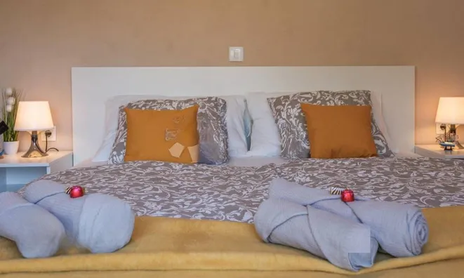 Недвижимость Семейный дом 180 м², Запад: 10