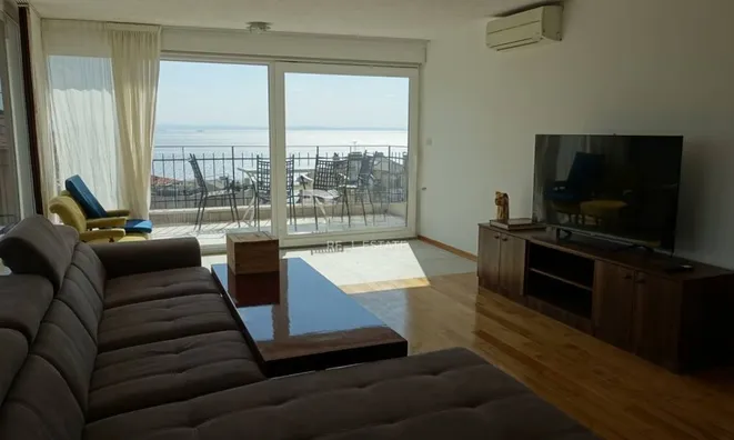 Недвижимость Четырехкомнатная квартира  
: 6