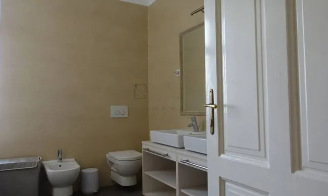 Недвижимость Четырехкомнатная квартира  
: 11