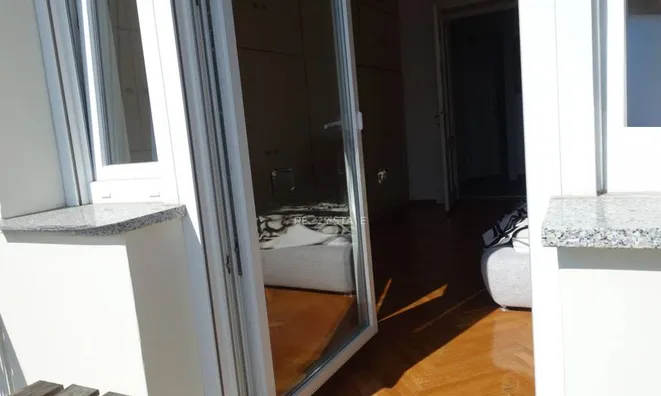 Недвижимость Четырехкомнатная квартира  
: 17