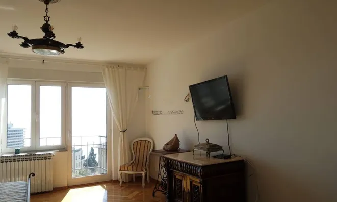 Недвижимость Четырехкомнатная квартира  
: 20