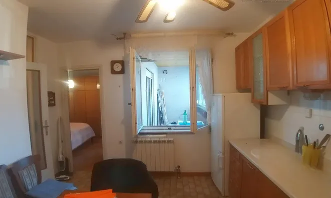 Недвижимость Квартира, 3 комнаты близко к центру Сежаны: 2