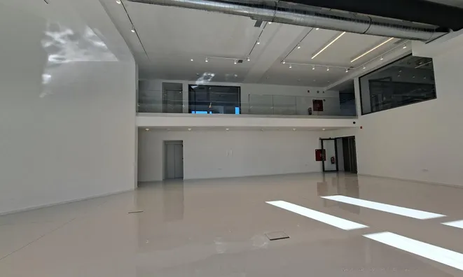 Недвижимость Офисное помещение Вич: 8