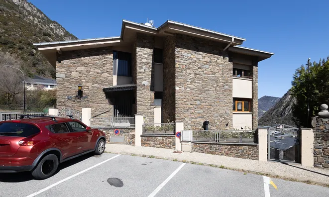 Недвижимость Apartment for sale in Santa Coloma, 3 bedrooms: 28