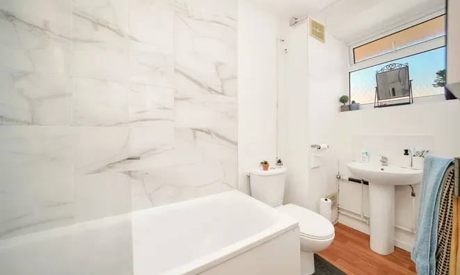 Недвижимость Donegal House, Cambridge Heath Road: 1