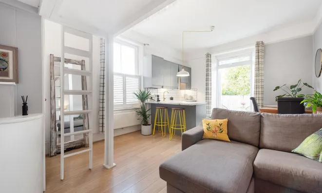 Недвижимость Gloucester Drive: 2