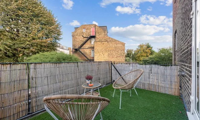 Недвижимость Gloucester Drive: 10