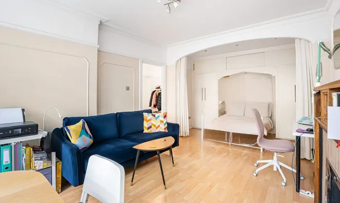 Недвижимость Acol Road: 9