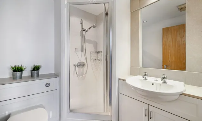 Недвижимость Smugglers Way: 1