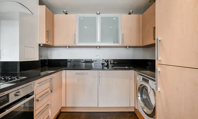 Недвижимость Smugglers Way: 8