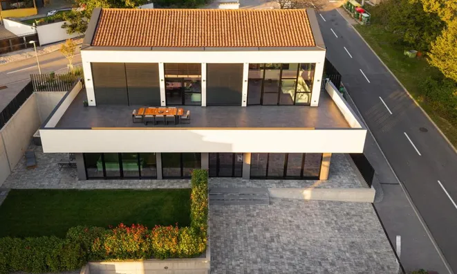 Недвижимость Дом в Сежане: 2