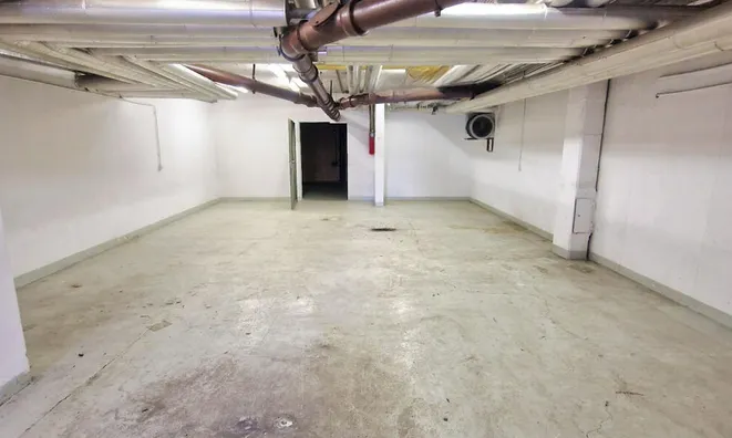 Недвижимость Офисно-складское помещение Бежиград: 2