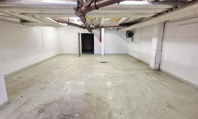 Недвижимость Коммерческое помещение Бежиград: 1