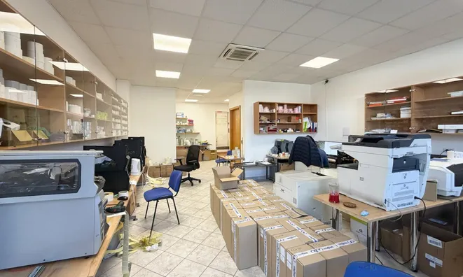 Недвижимость Коммерческое помещение Моще: 1