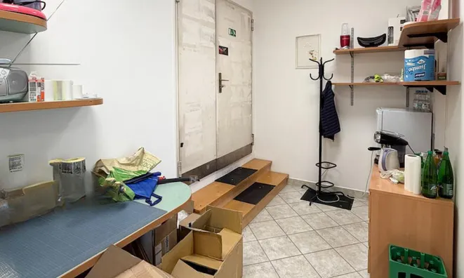 Недвижимость Коммерческое помещение Моще: 3