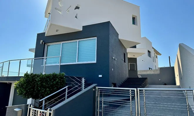 Недвижимость 6 Bedroom Villa For Sale in Agios Athanasios, Limassol: 3