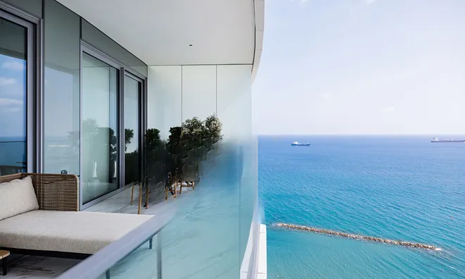 Недвижимость Seafront 2 Bedroom Apartment for Sale in Neapolis, Limassol: 1