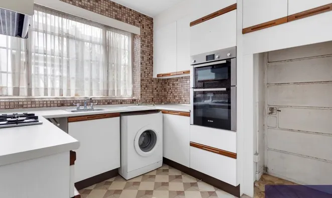 Недвижимость Kingswood Court, West End Lane: 1