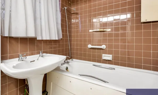 Недвижимость Kingswood Court, West End Lane: 3