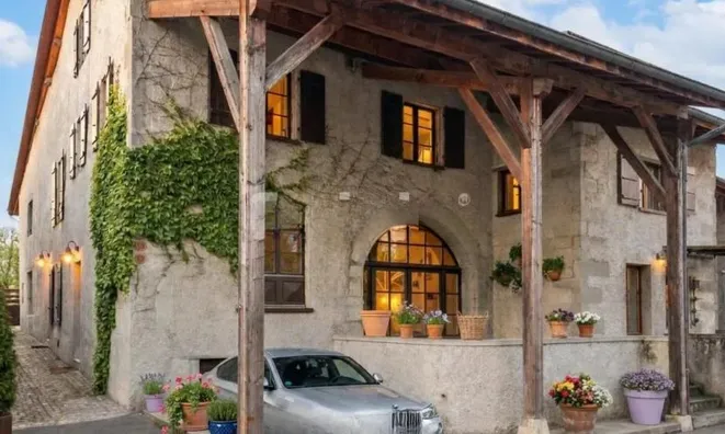 Недвижимость Apartment 5 rooms: 2