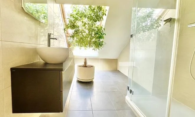 Недвижимость Apartment 5 rooms: 6