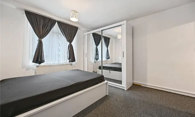 Недвижимость Gee Street: 1