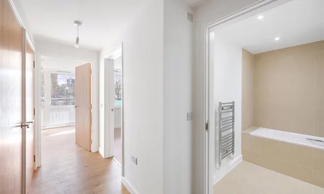 Недвижимость Clarence Avenue: 2