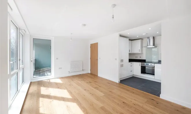 Недвижимость Clarence Avenue: 6