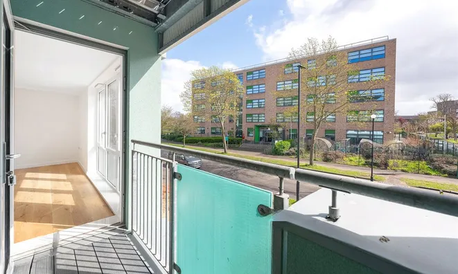 Недвижимость Clarence Avenue: 7