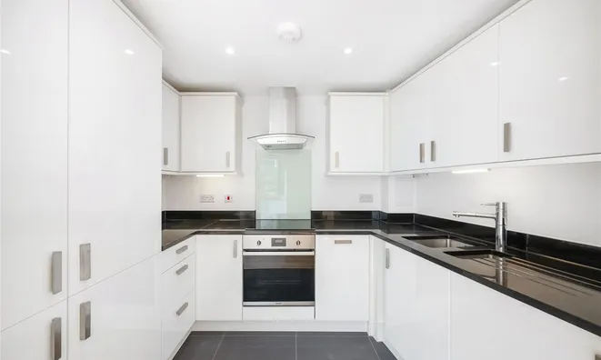 Недвижимость Clarence Avenue: 8