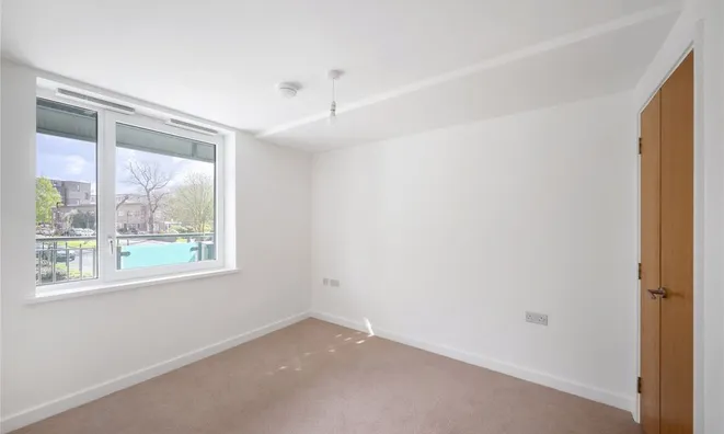 Недвижимость Clarence Avenue: 9