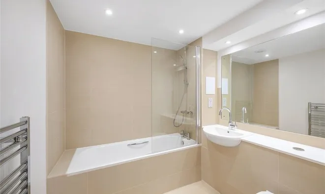 Недвижимость Clarence Avenue: 10