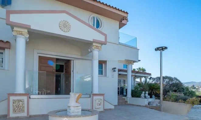 Недвижимость 6 Bedroom Villa for Sale in Germasogeia, Limassol: 2