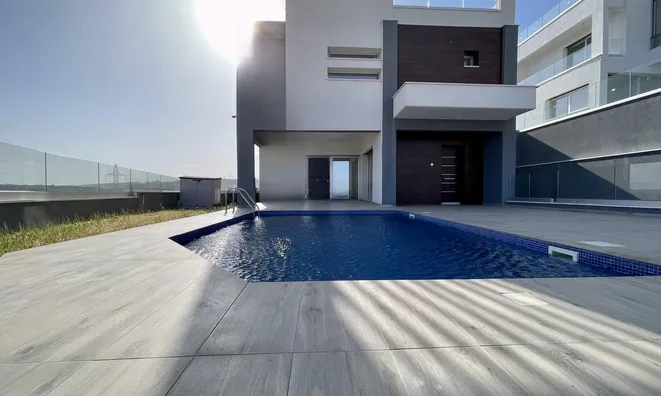Недвижимость 4 Bedroom Villa For Sale in Pareklissia, Limassol: 1