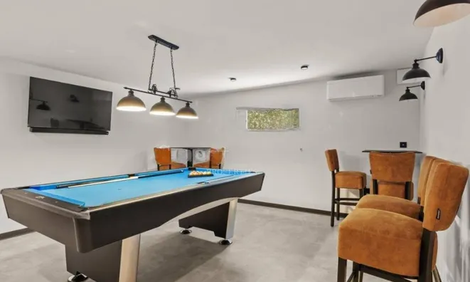 Недвижимость Семейный дом 313 м², Запад: 13