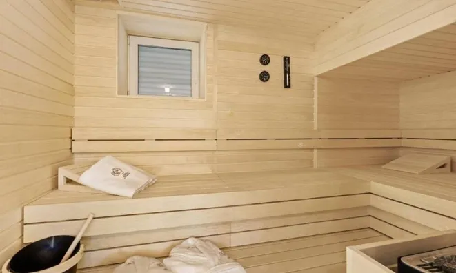 Недвижимость Семейный дом 313 м², Запад: 14