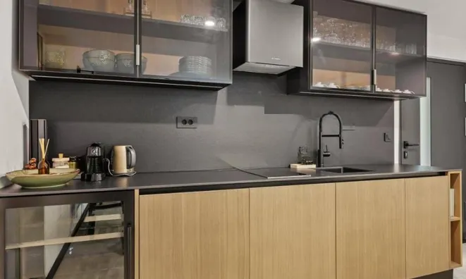Недвижимость Семейный дом 313 м², Запад: 16