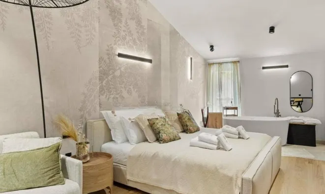 Недвижимость Семейный дом 313 м², Запад: 20