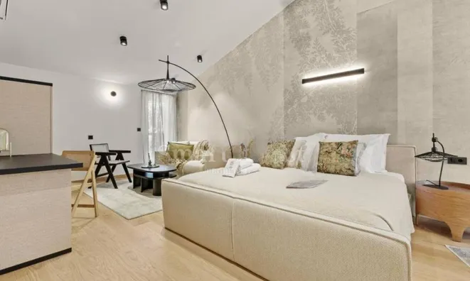 Недвижимость Семейный дом 313 м², Запад: 21